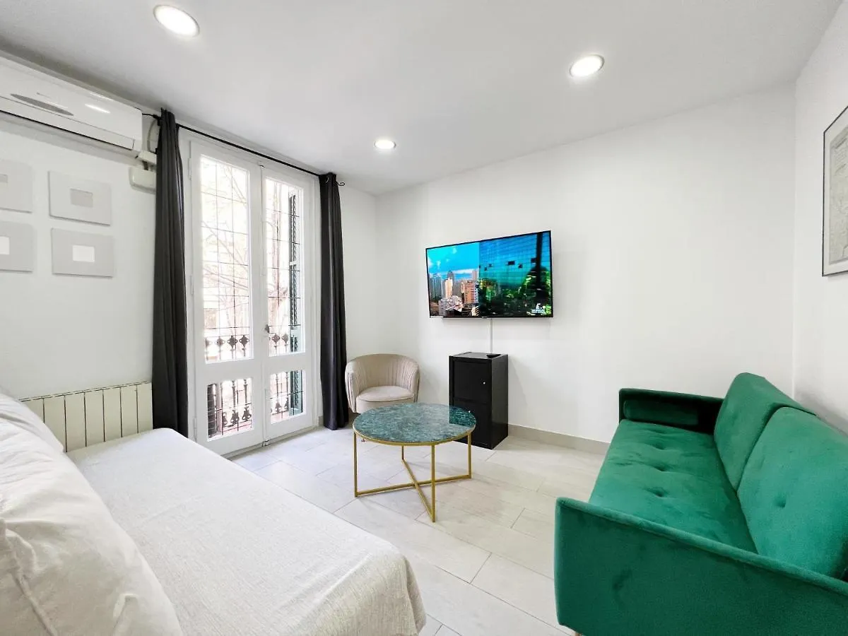 Sagrada Familia Gaudi Apartment Barcelona